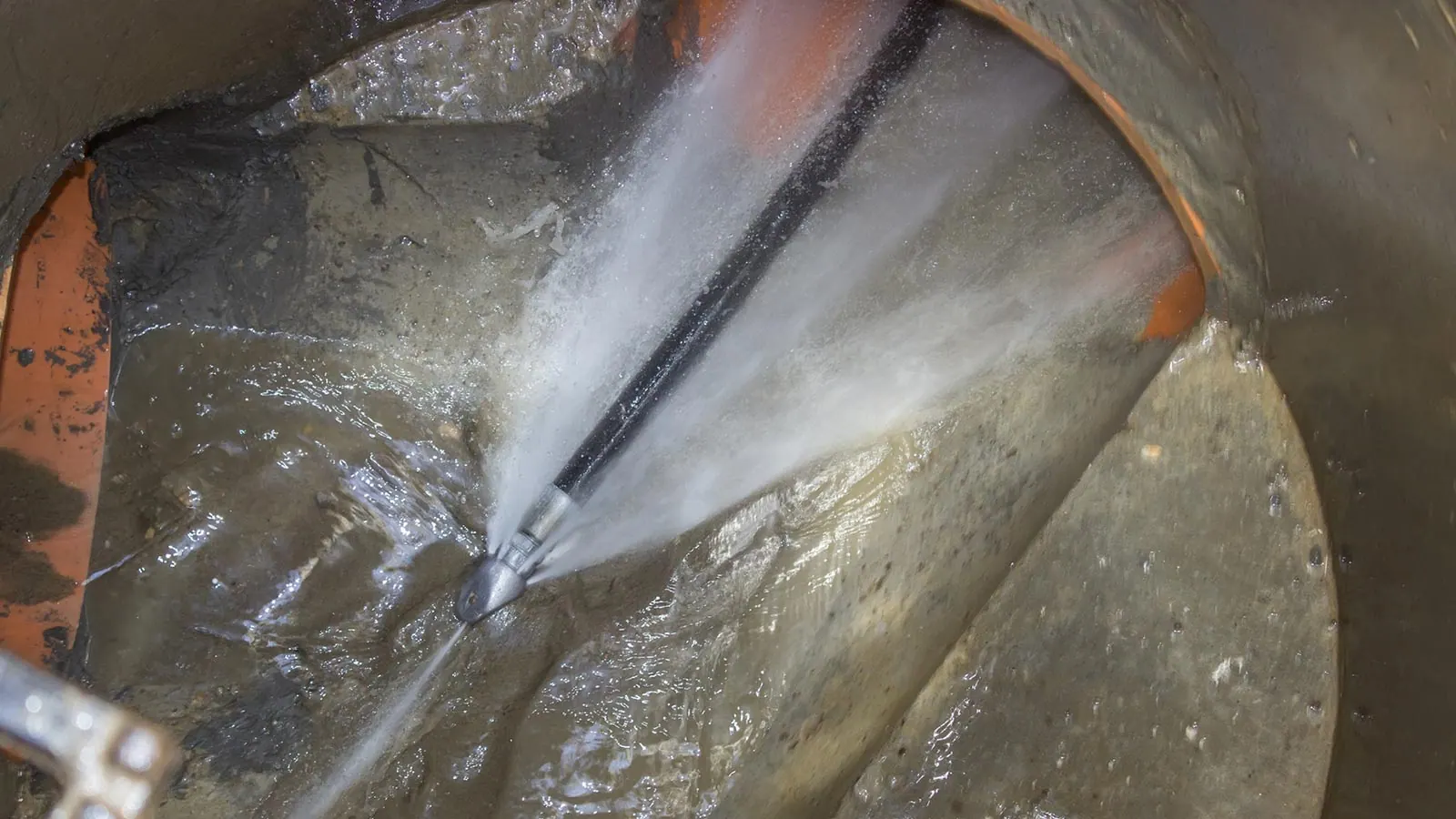 Hydro-jetting inside a sewer line